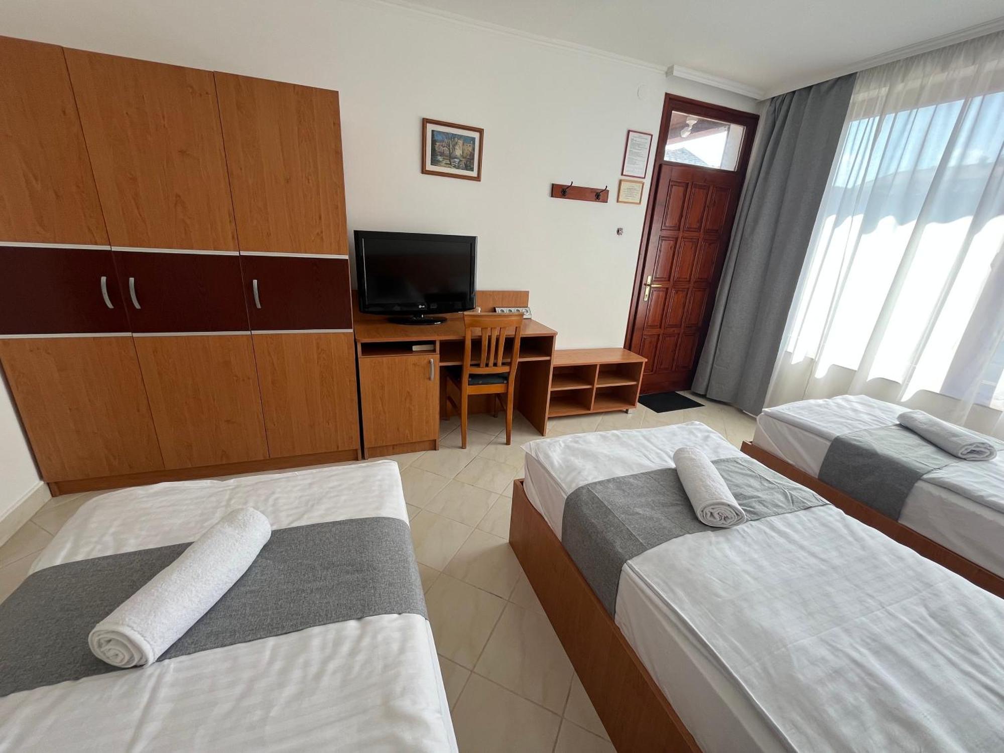 Hegyalja Fogado Bed & Breakfast Sarospatak Exterior photo
