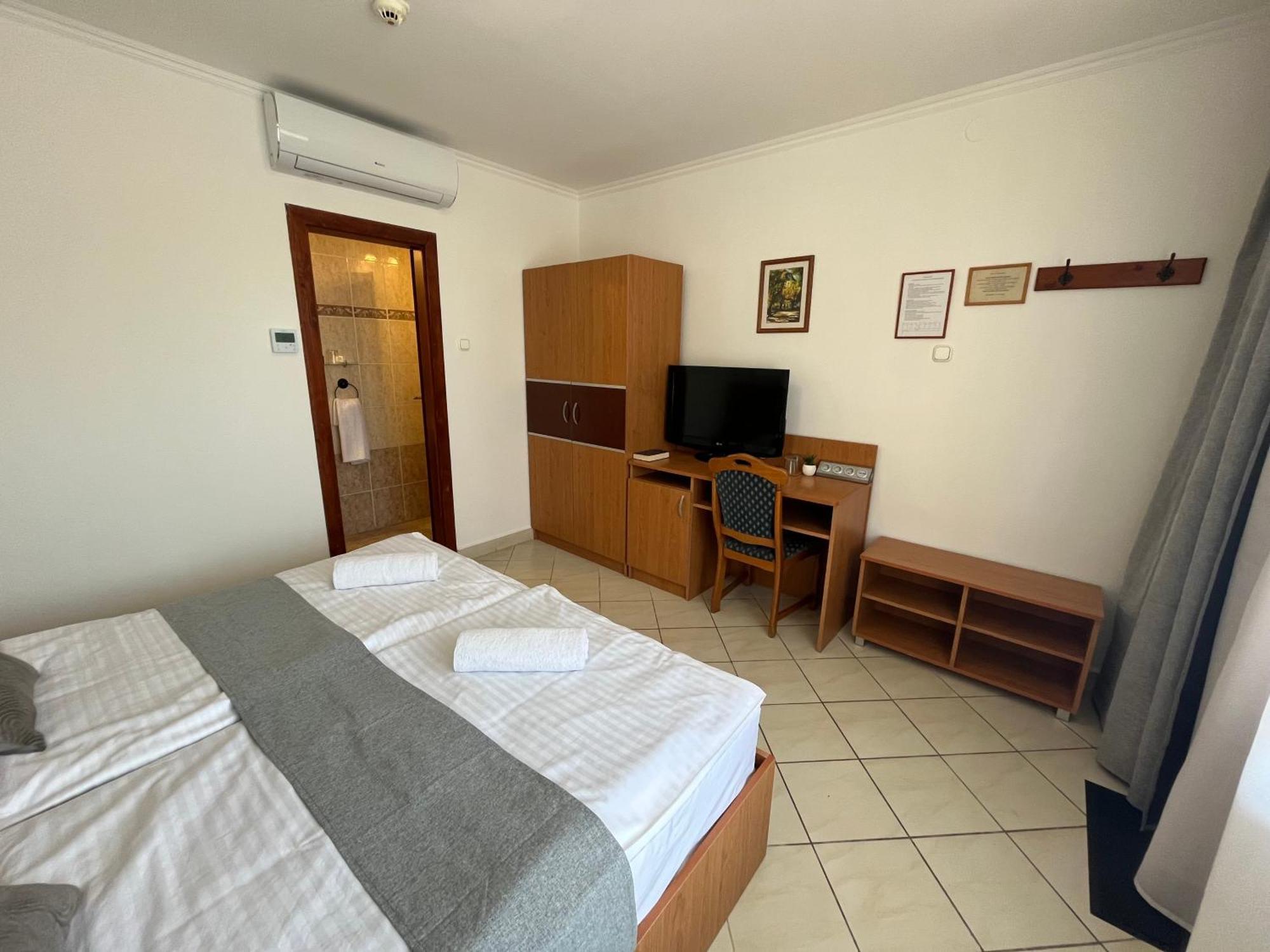 Hegyalja Fogado Bed & Breakfast Sarospatak Exterior photo