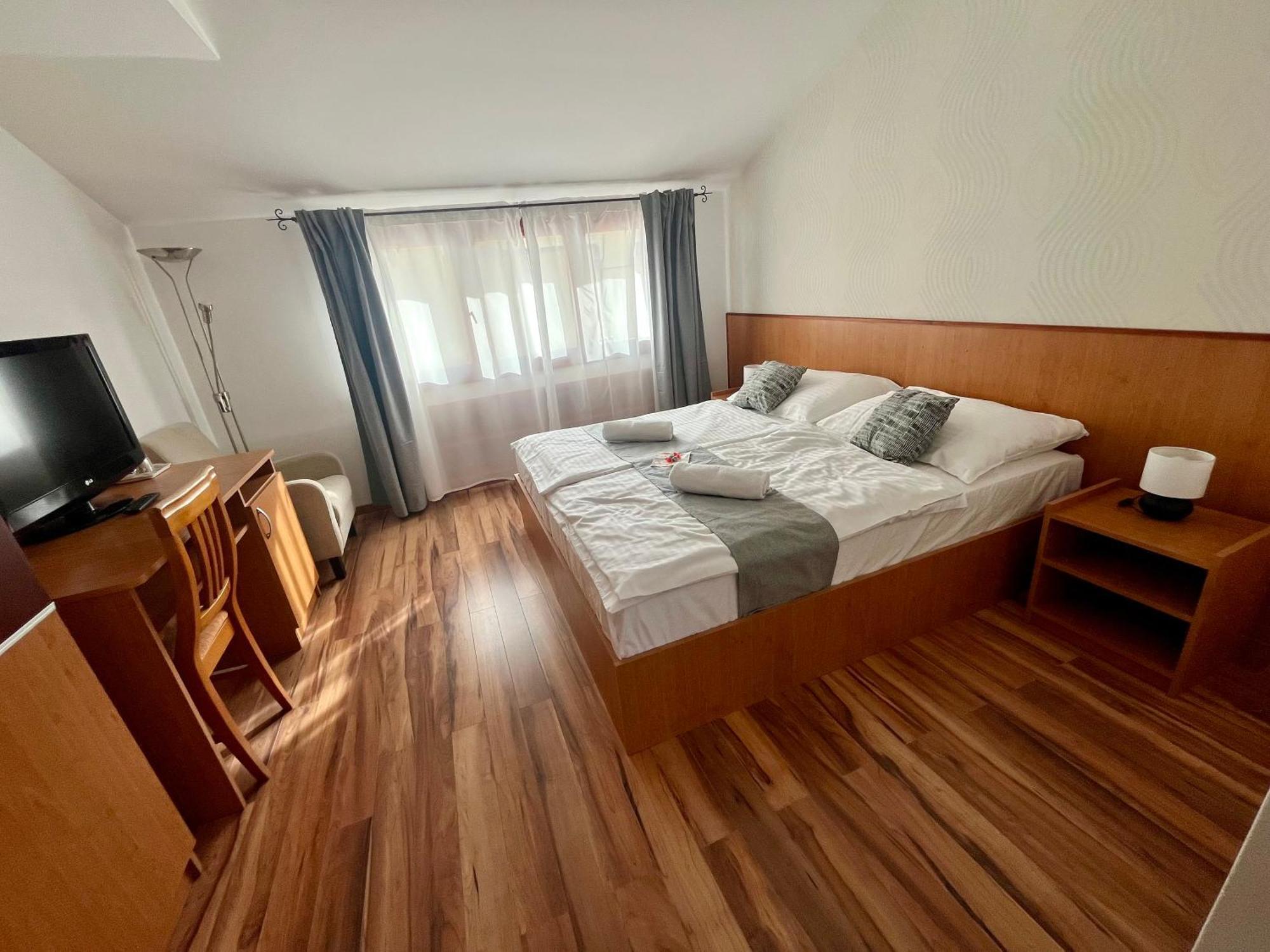 Hegyalja Fogado Bed & Breakfast Sarospatak Exterior photo
