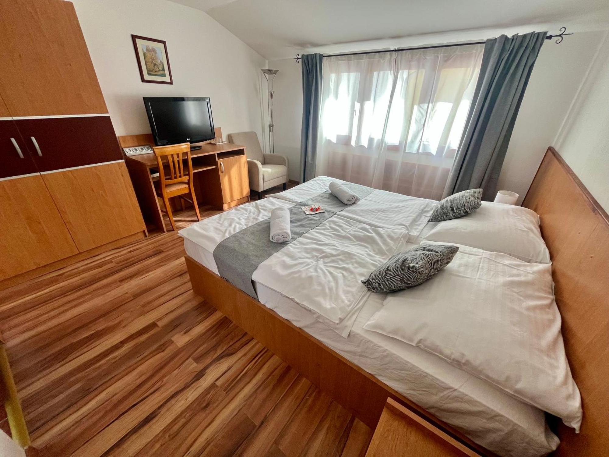 Hegyalja Fogado Bed & Breakfast Sarospatak Exterior photo