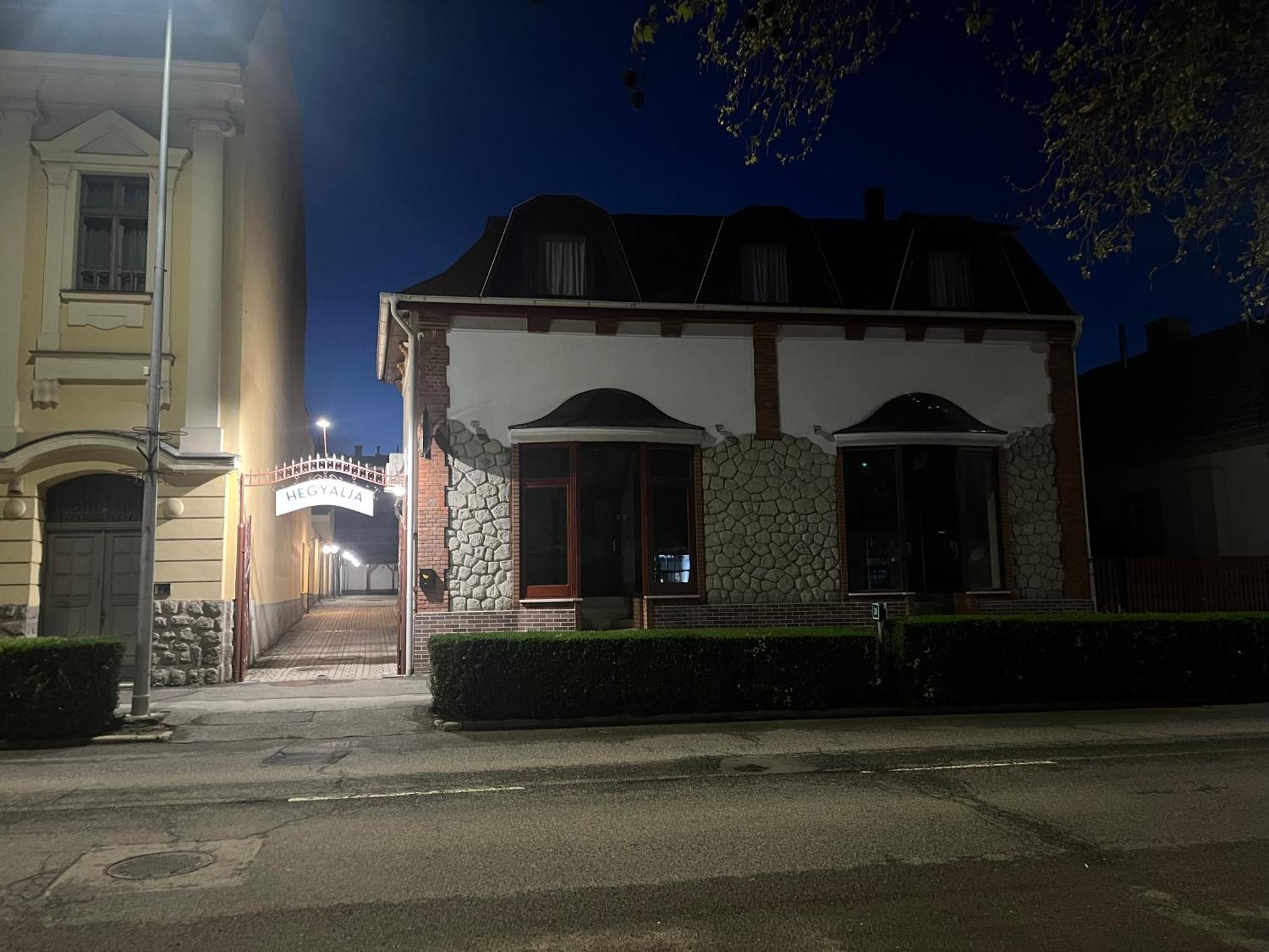 Hegyalja Fogado Bed & Breakfast Sarospatak Exterior photo