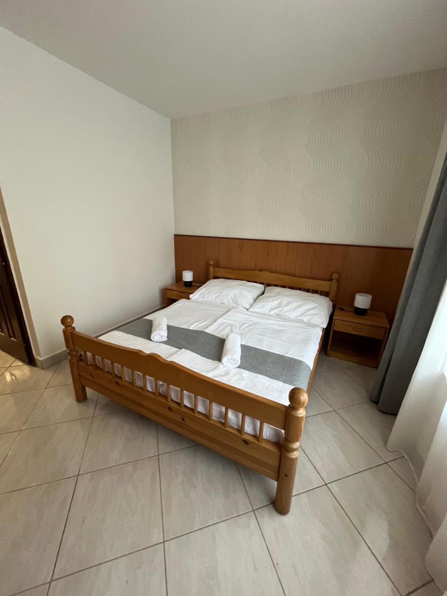 Hegyalja Fogado Bed & Breakfast Sarospatak Exterior photo