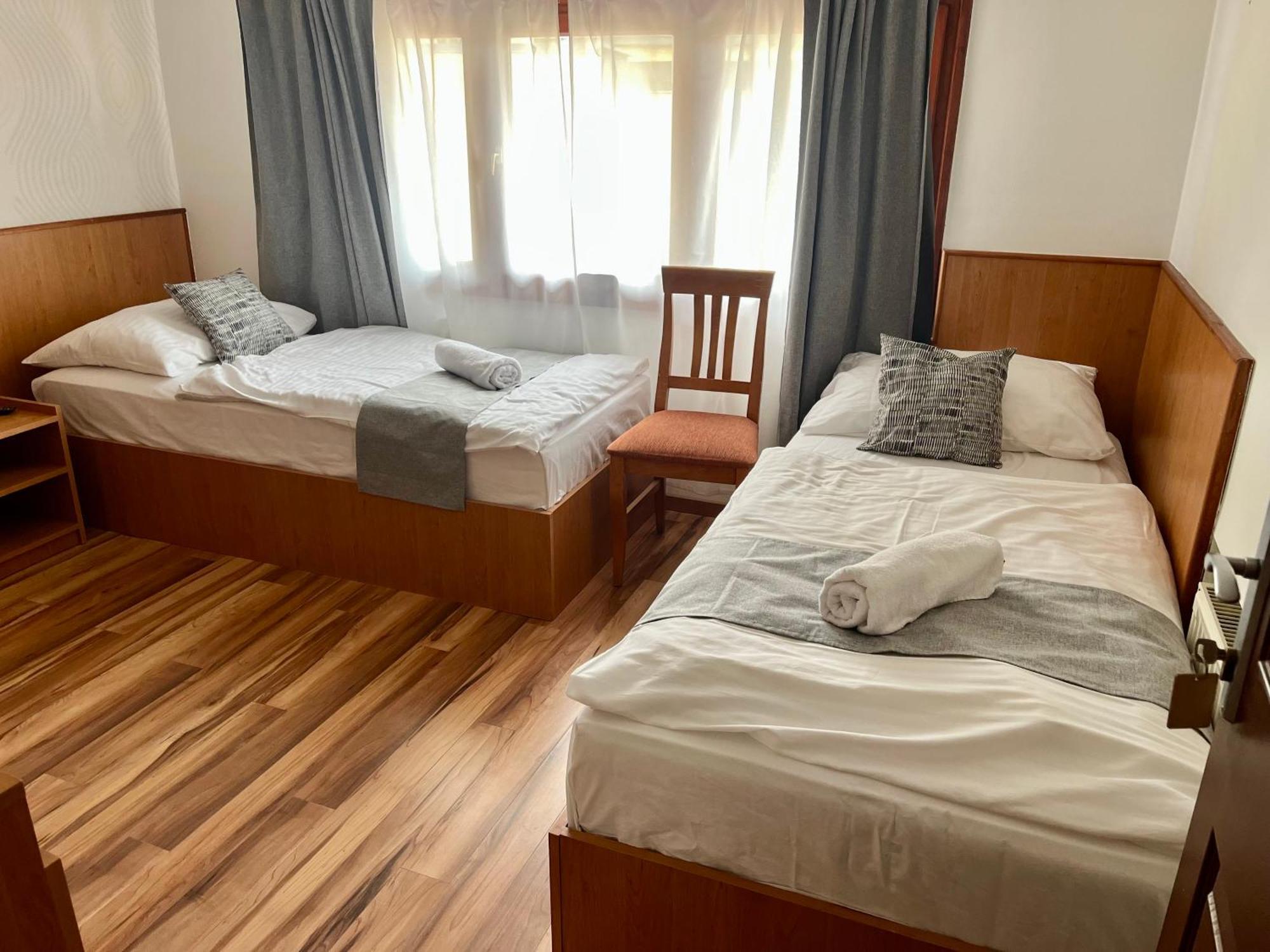 Hegyalja Fogado Bed & Breakfast Sarospatak Exterior photo
