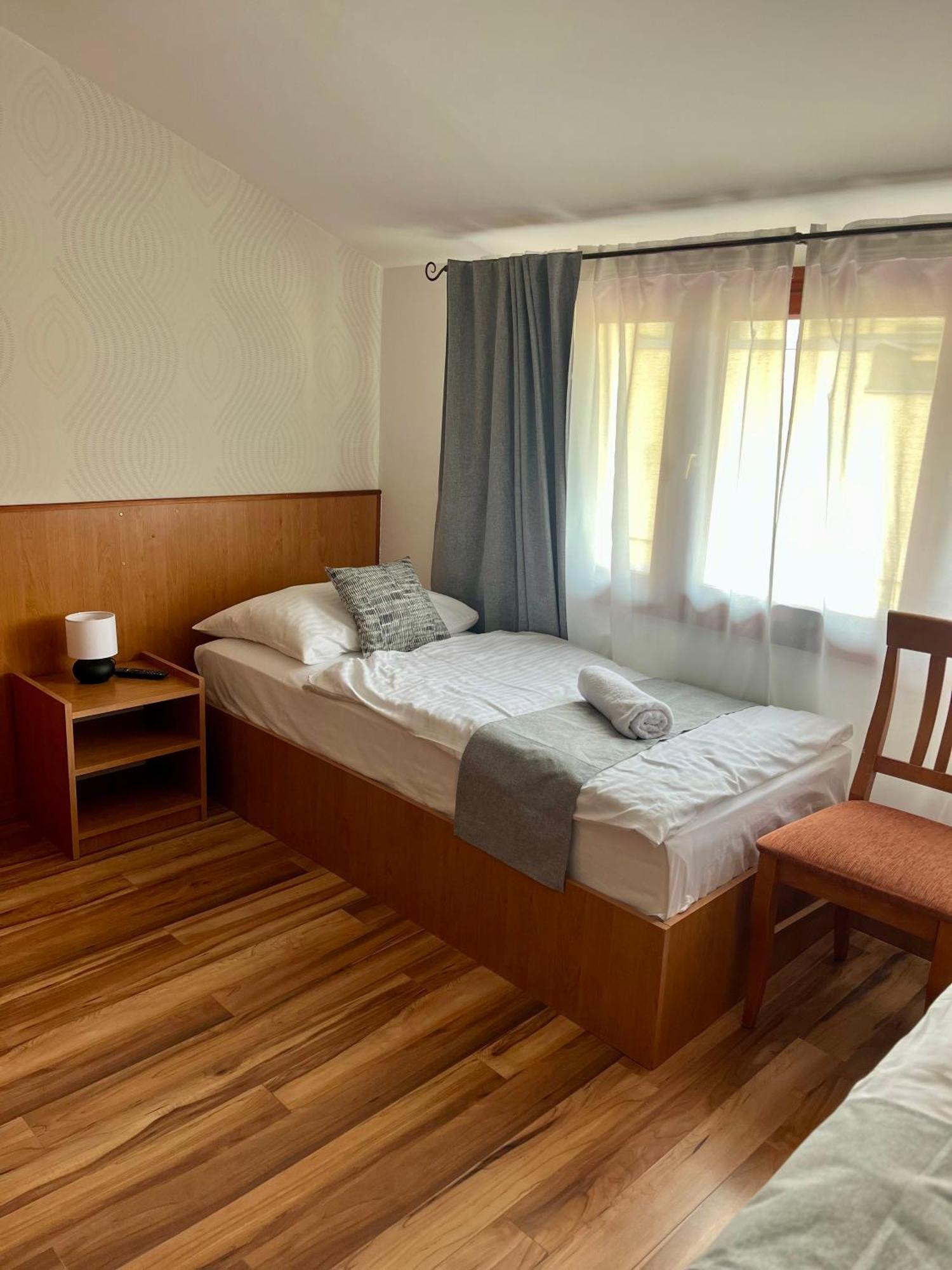 Hegyalja Fogado Bed & Breakfast Sarospatak Exterior photo